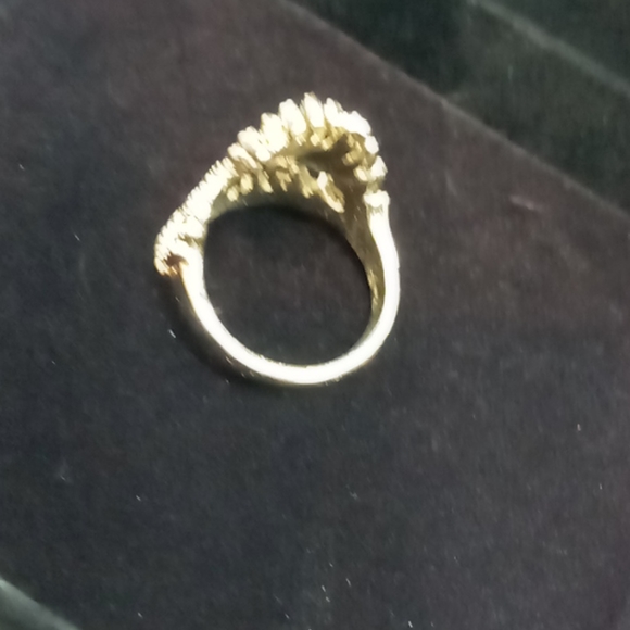 Feathers gold tone Ring - Picture 5 of 7